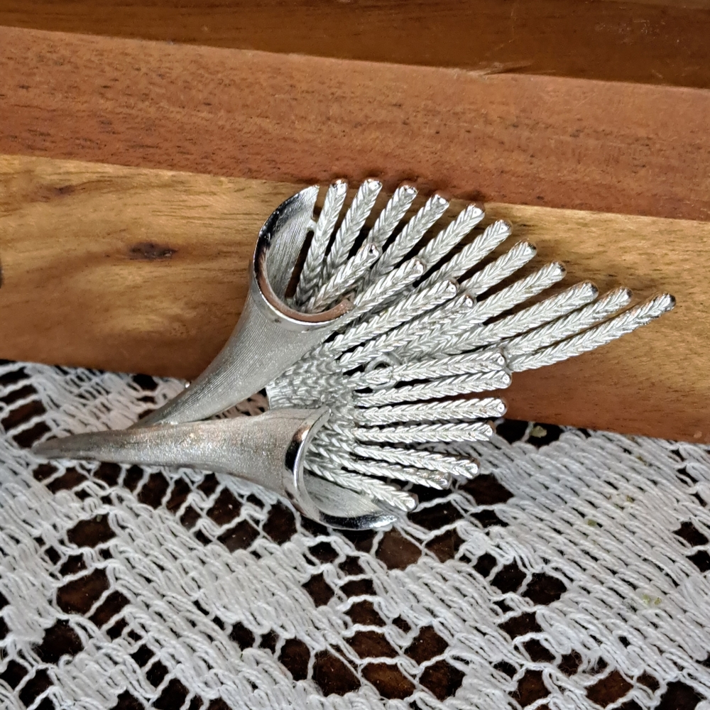 Vtg Coro Pegasus 1950s Brushed Silver Tone MCM 3D Brooch